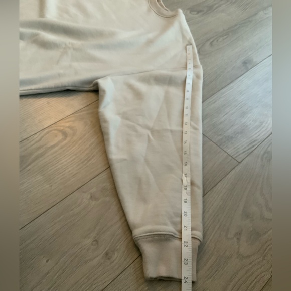 Aritzia Wilfred Free Oversize Crew - Picture 4 of 7